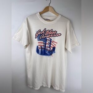 Vintage 2001 Twin Towers 9/11 “God Bless America” Patriotic Tshirt